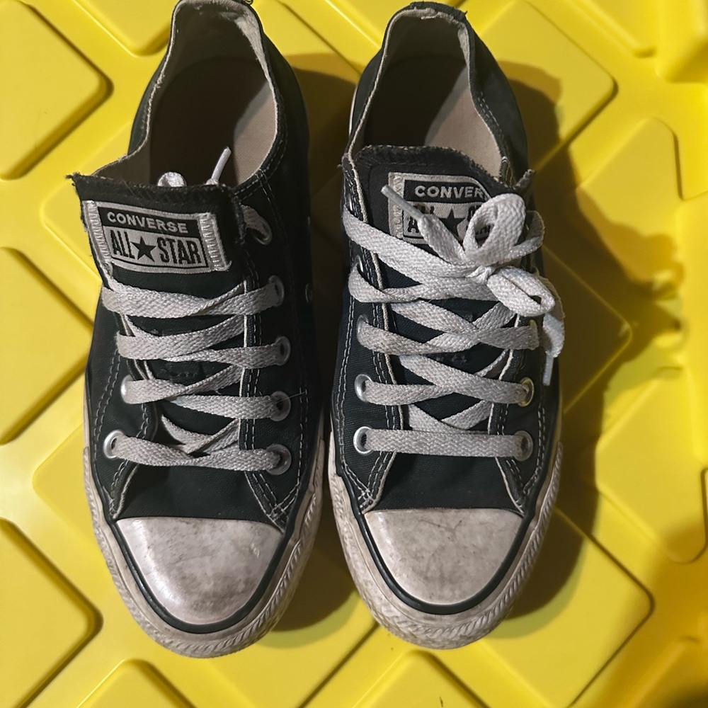 Converse Black and White